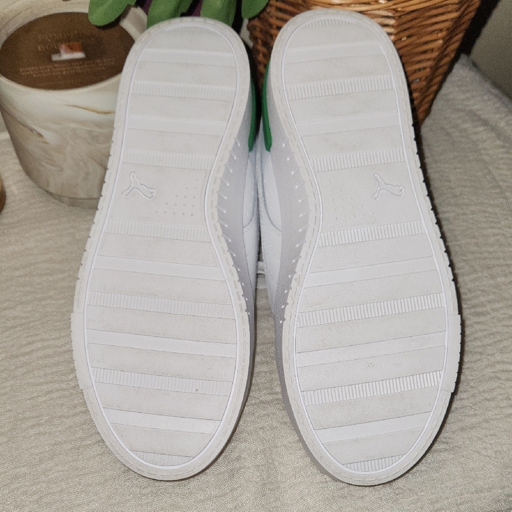 ✨️HP✨️Puma White Sneakers with Green Highlights - Picture 7 of 7